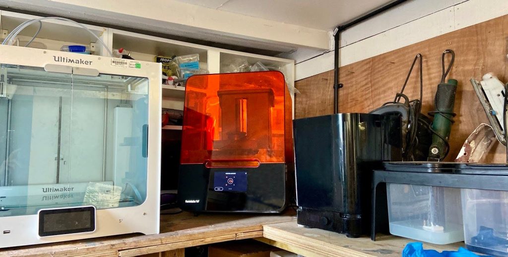 set of 3 desktop sized 3d printers