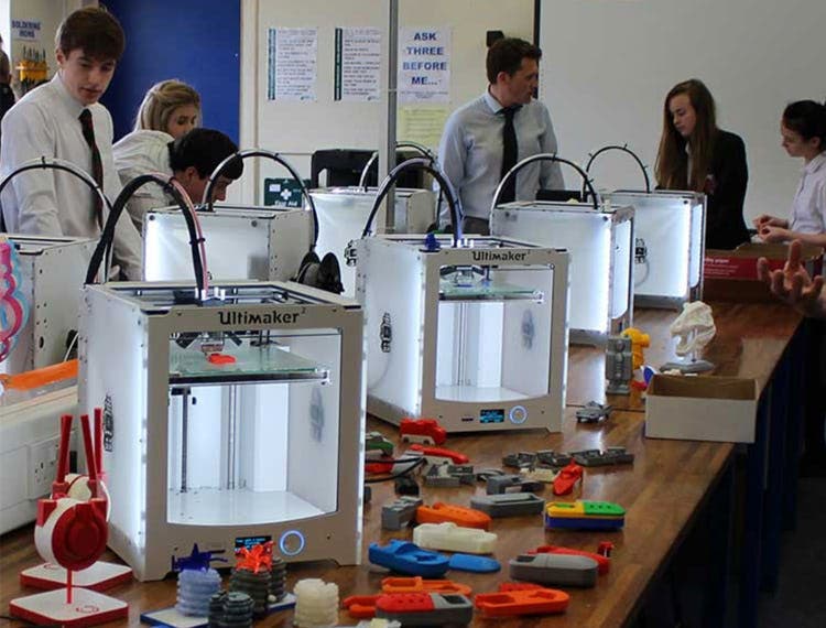 Students in a classroom with a set of Ultimaker 3D printers