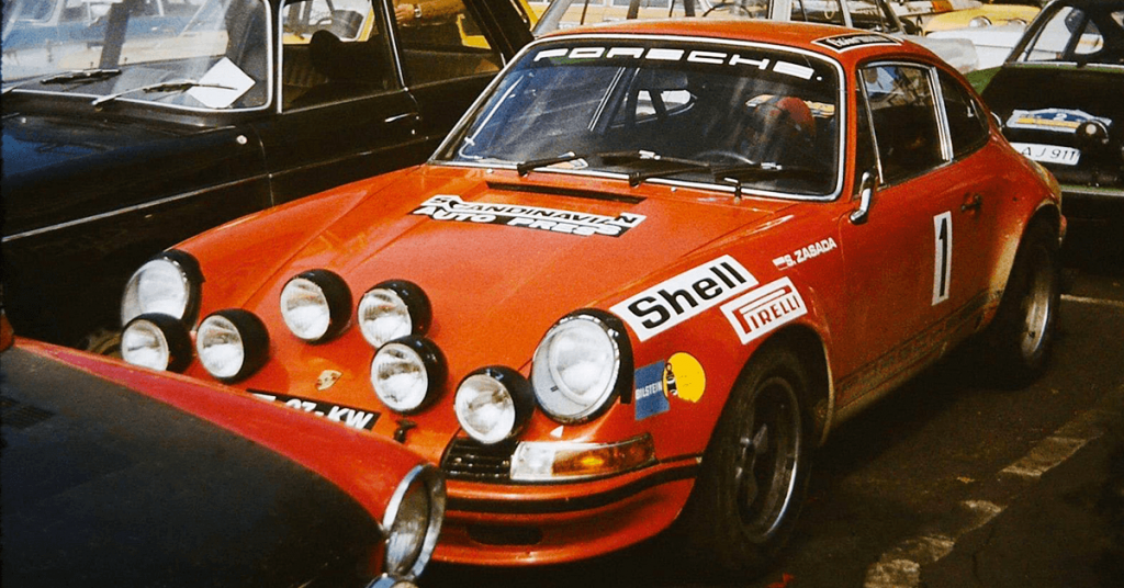 and old photo of a porsche 911