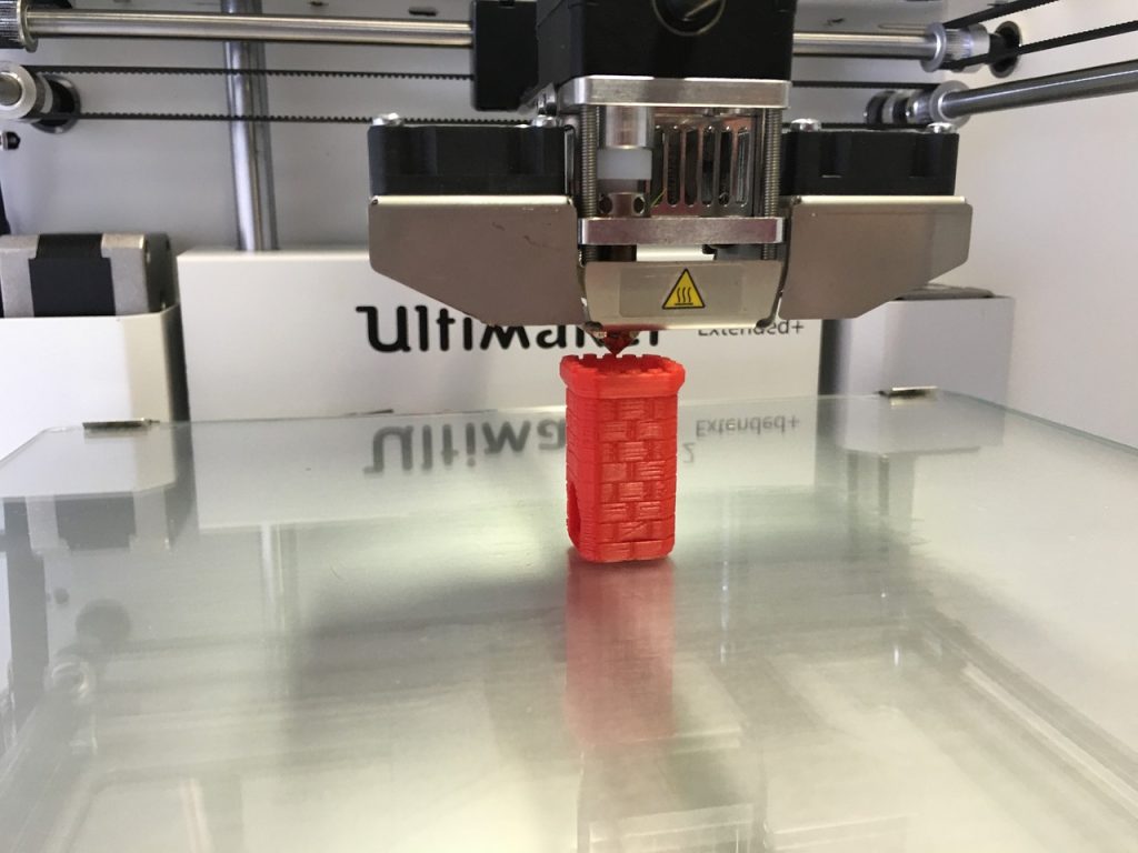 Ultimaker 3D printing a red part