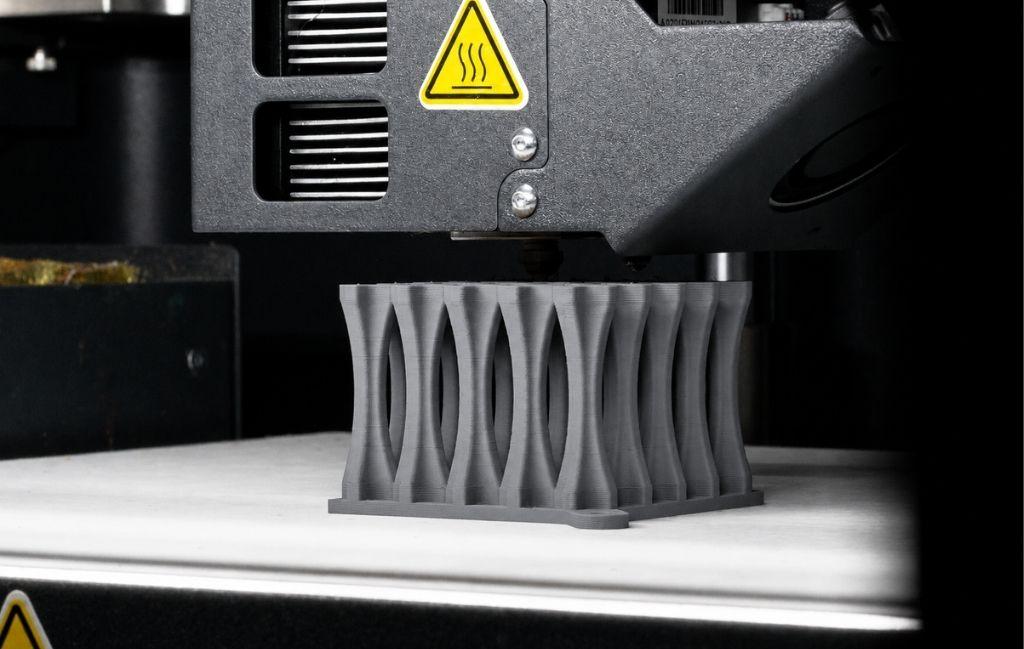 Zoomed in 3d printer making a part